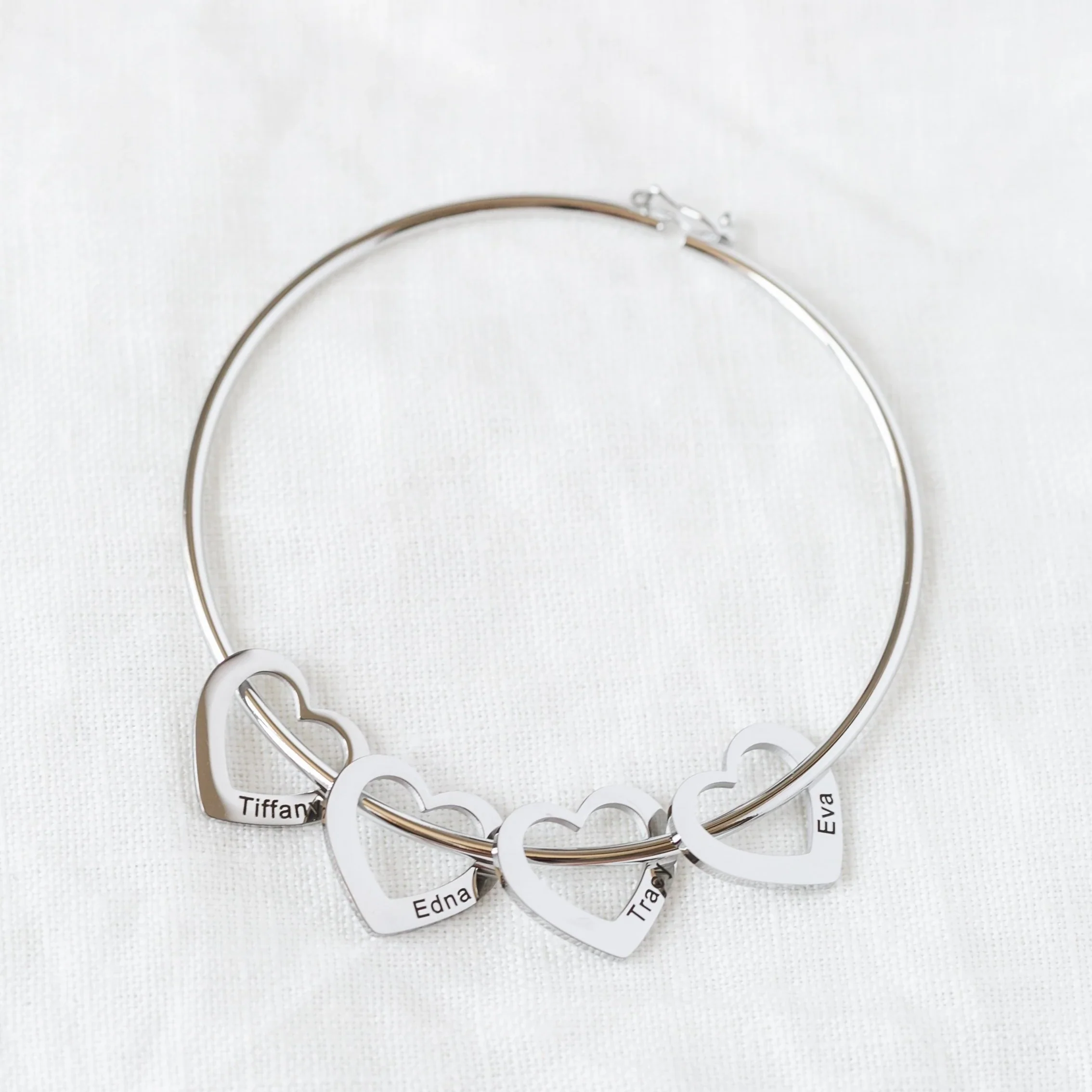 Bracelet with customizable heart pendants - Image 4
